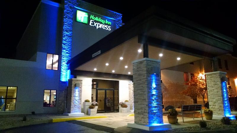 בית מלון כפרי Holiday Inn Express Cloverdale   Greencastle, An Ihg