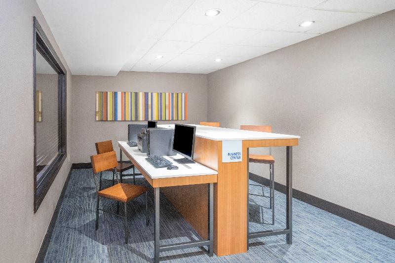 Holiday Inn Express Hotel Howe / Sturgis, An Ihg