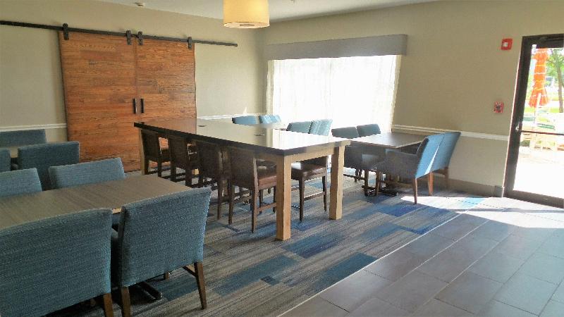 Holiday Inn Express Hotel & Suites Muncie By Ihg