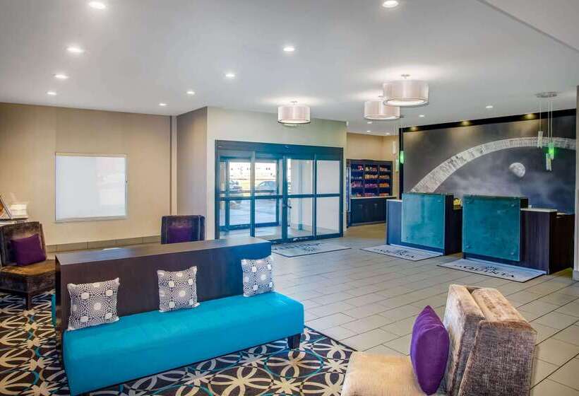 酒店 La Quinta Inn & Suits By Wyndham Pontoon Beach Il