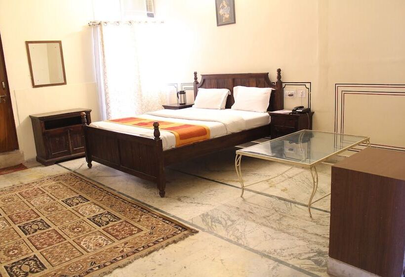 هتل Raghuraj Palace