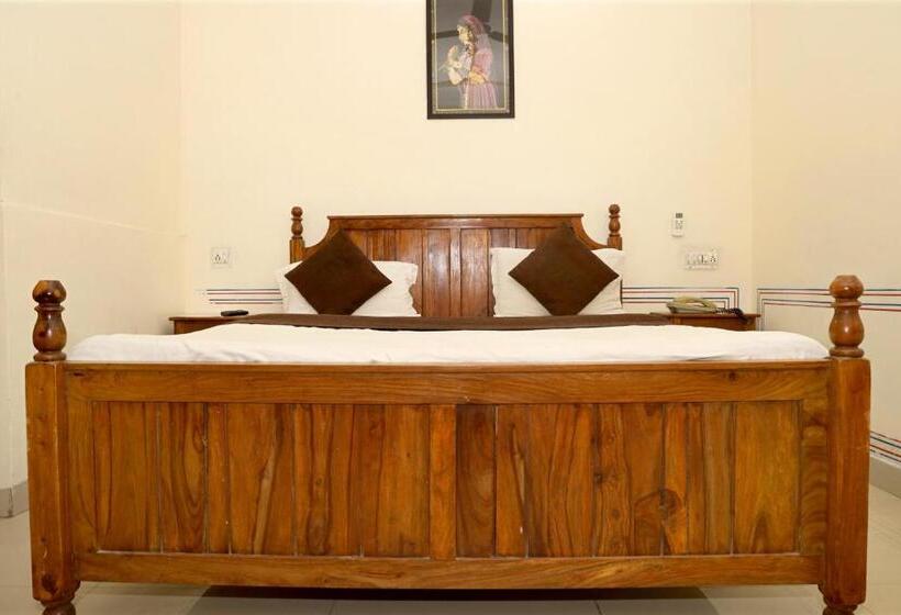 هتل Raghuraj Palace