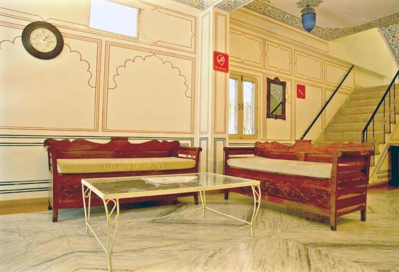 هتل Raghuraj Palace