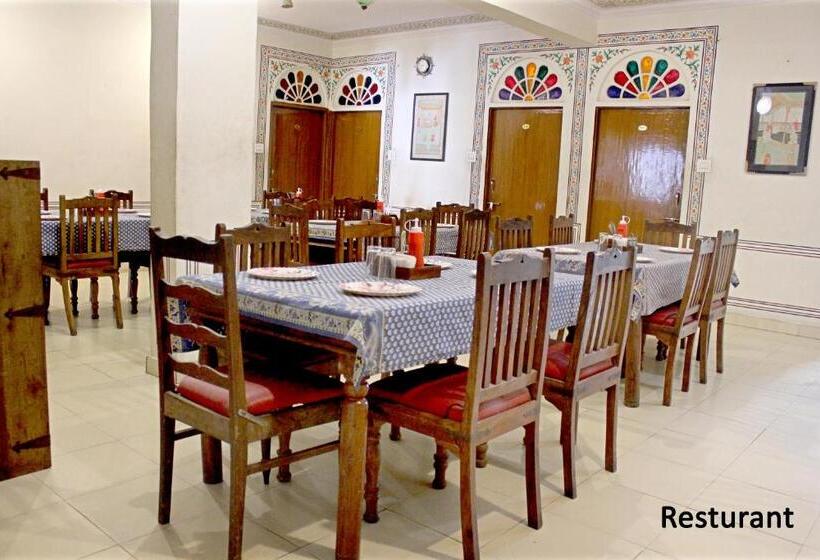 هتل Raghuraj Palace
