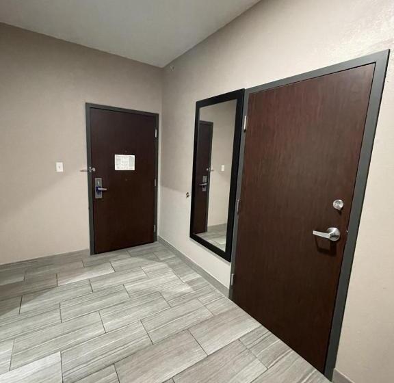 Holiday Inn Express Hotel And Suites Ada, An Ihg