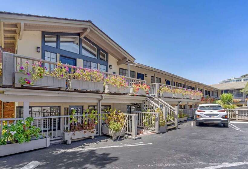 ホテル Comfort Inn Carmel By The Sea