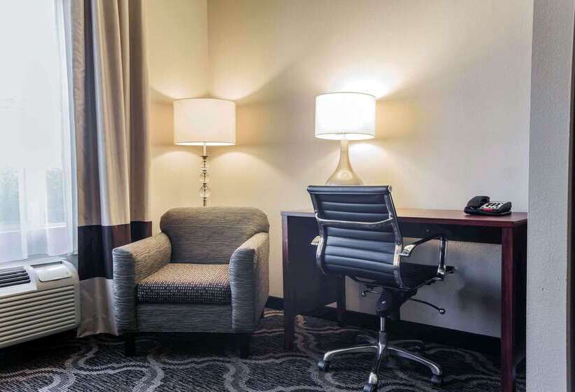 호텔 Comfort Suites Pineville  Ballantyne Area
