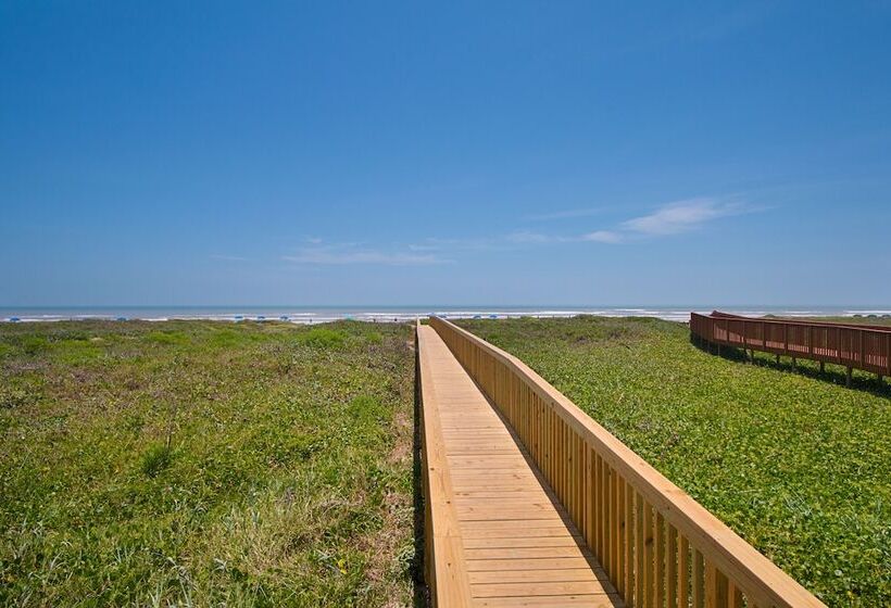 בית מלון כפרי Comfort Suites Beachside