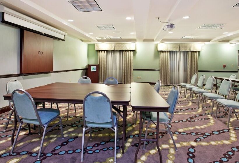 فندق Holiday Inn Express Picayune Stennis Space Center By Ihg