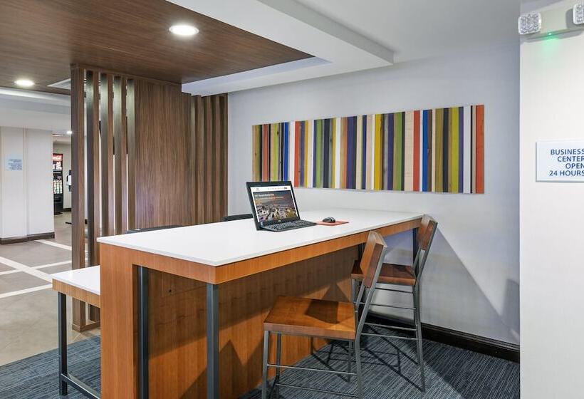 فندق Holiday Inn Express Picayune Stennis Space Center By Ihg