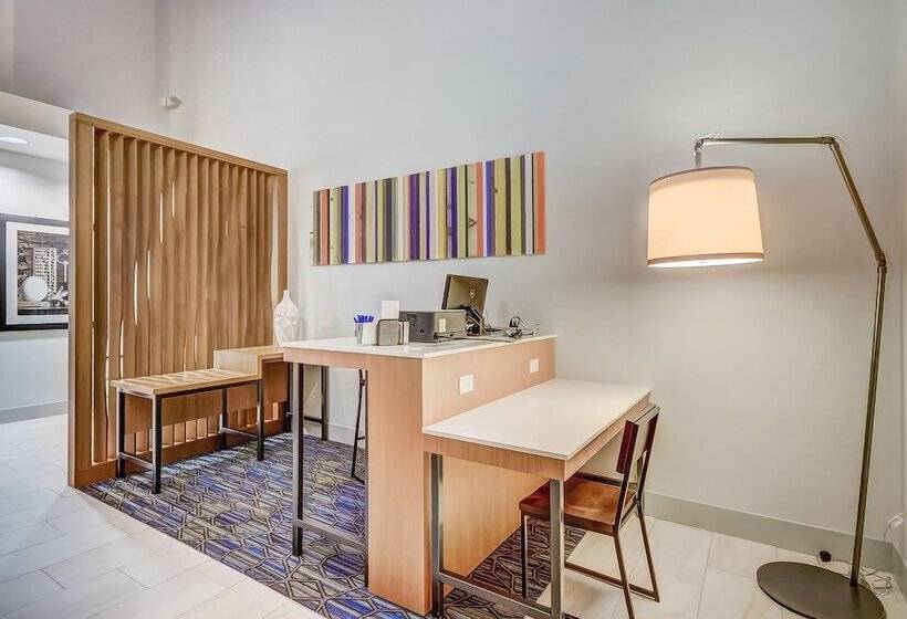 فندق Holiday Inn Express & Suites Greenville Airport, An Ihg