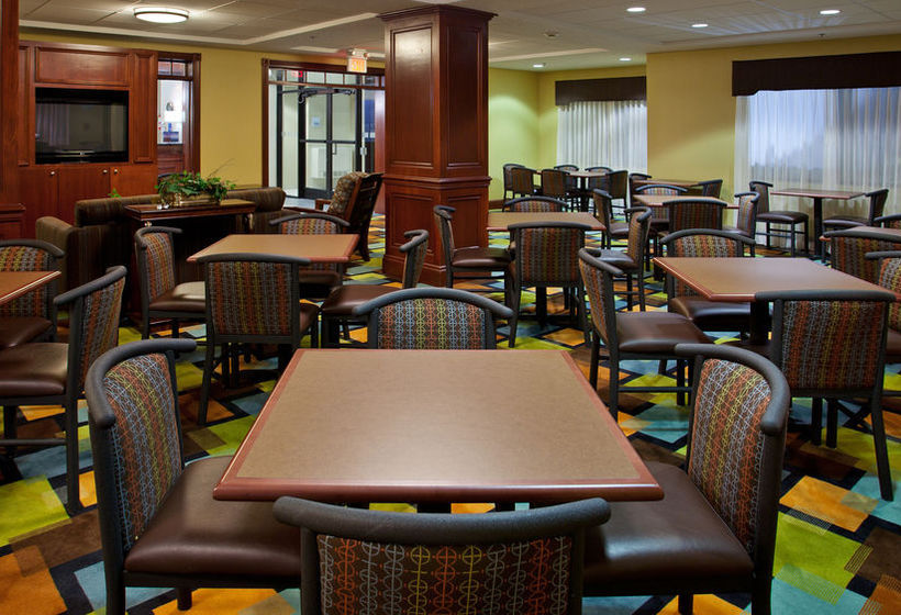 Hotel Holiday Inn Express Grove City  Premium Outlet Mall