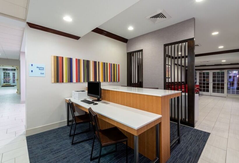 هتل Holiday Inn Express State College At Williamsburg Square, An Ihg