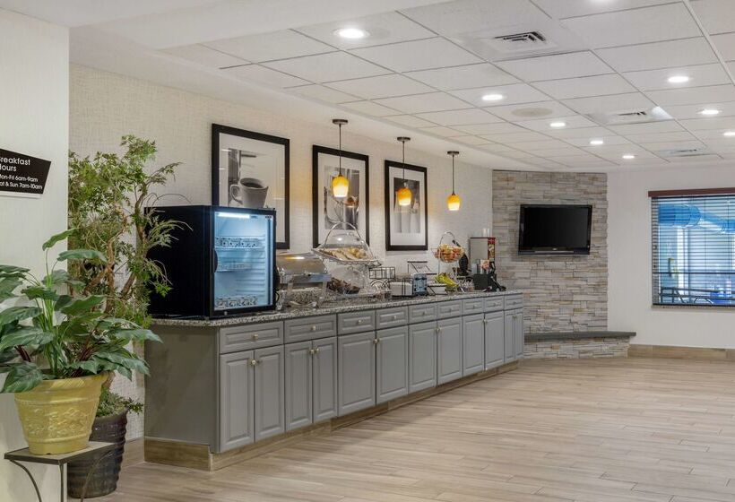 בית מלון כפרי Best Western Plus New England Inn & Suites