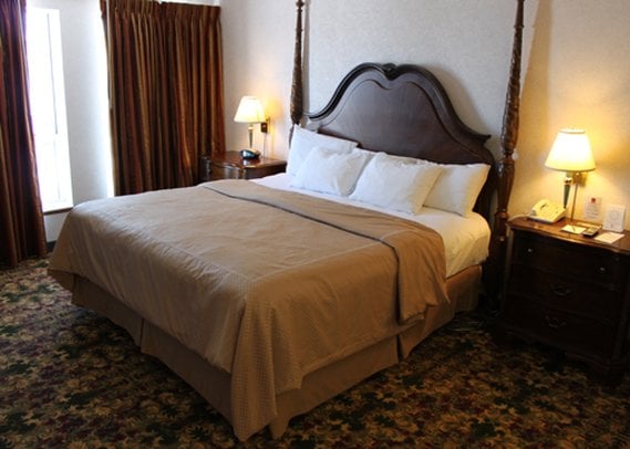 هتل Crown Choice Inn & Suites Lakeview And Waterpark