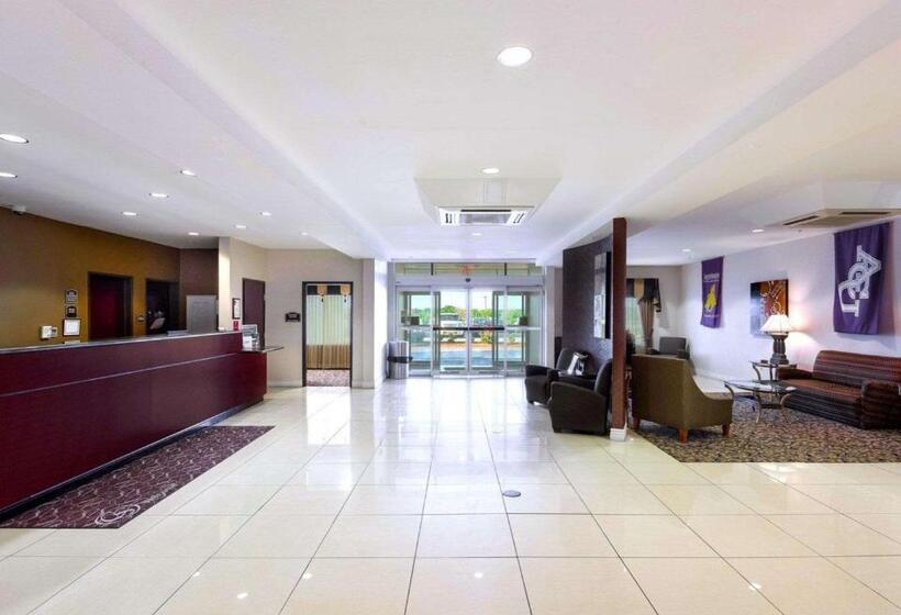 בית מלון כפרי Comfort Suites University