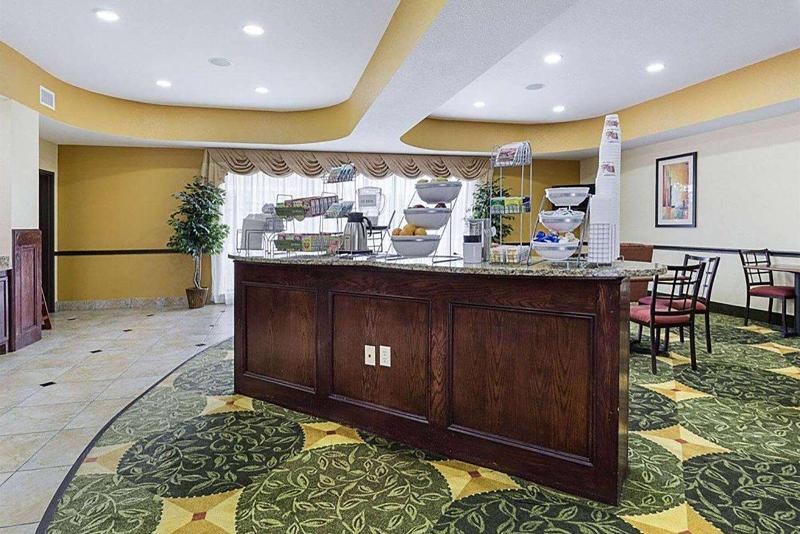 호텔 Days Inn & Suites By Wyndham Houston / West Energy Corridor