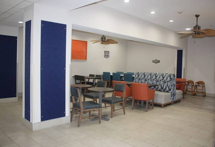 Holiday Inn Express Hotel & Suites Shamrock North By Ihg