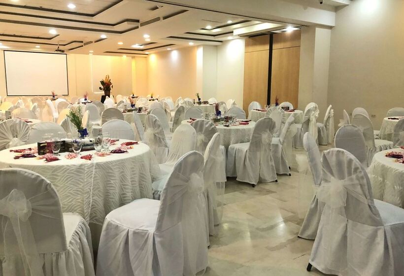 هتل Howard Johnson By Wyndham Barranquilla Versalles