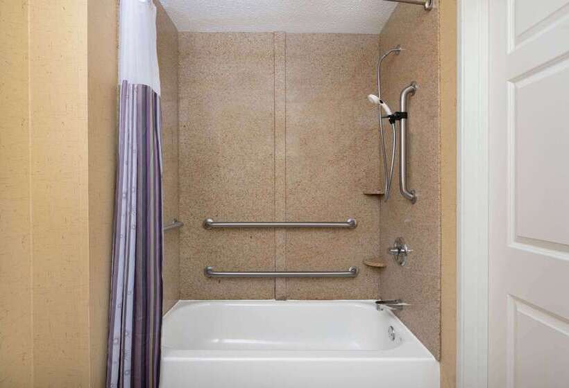 هتل La Quinta By Wyndham Warner Robins   Robins Afb