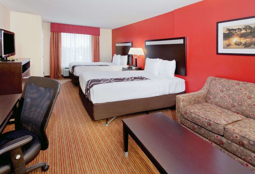 هتل La Quinta By Wyndham Warner Robins   Robins Afb
