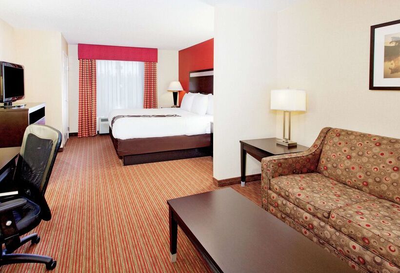 هتل La Quinta By Wyndham Warner Robins   Robins Afb