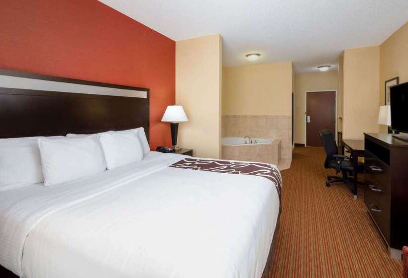 هتل La Quinta By Wyndham Warner Robins   Robins Afb
