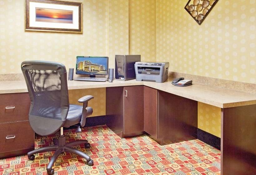 هتل La Quinta By Wyndham Warner Robins   Robins Afb