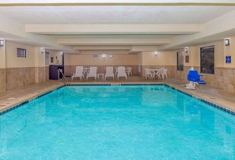 هتل La Quinta By Wyndham Warner Robins   Robins Afb