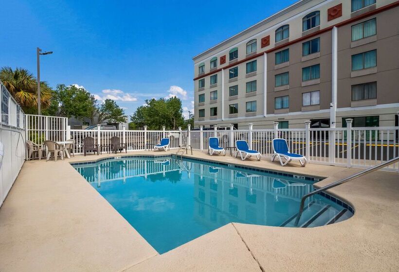 هتل Quality Inn & Suites