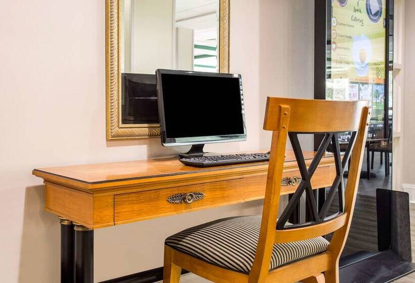 هتل Quality Inn & Suites