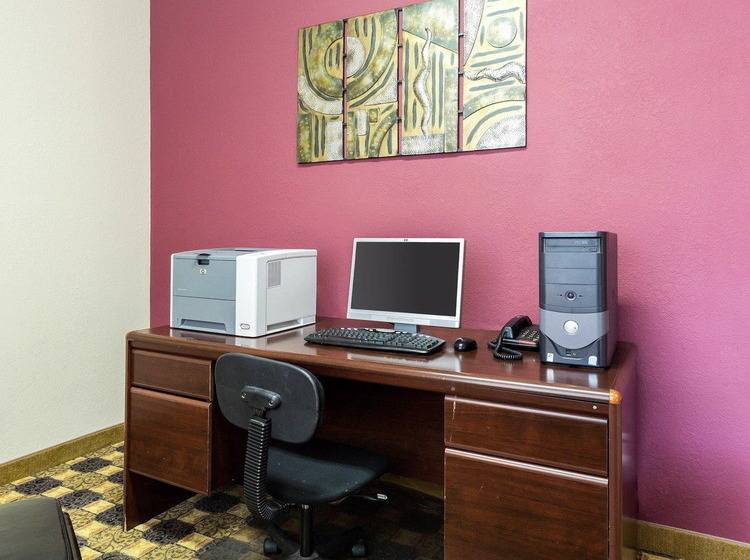 호텔 Quality Suites