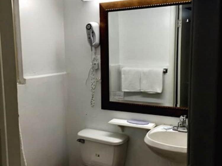 בית מלון כפרי Regal Inn & Suites