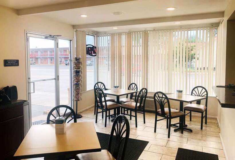 בית מלון כפרי Rodeway Inn & Suites Sheridan