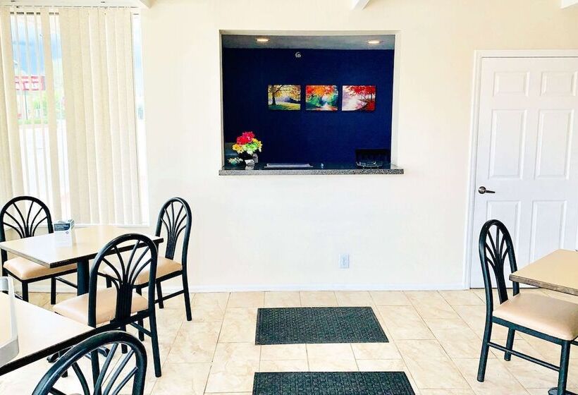 בית מלון כפרי Rodeway Inn & Suites Sheridan