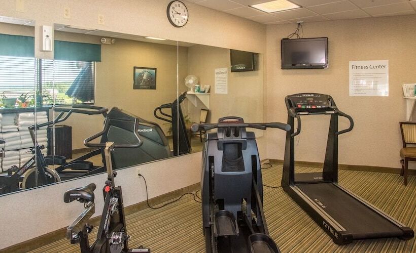 酒店 Round Hill Inn