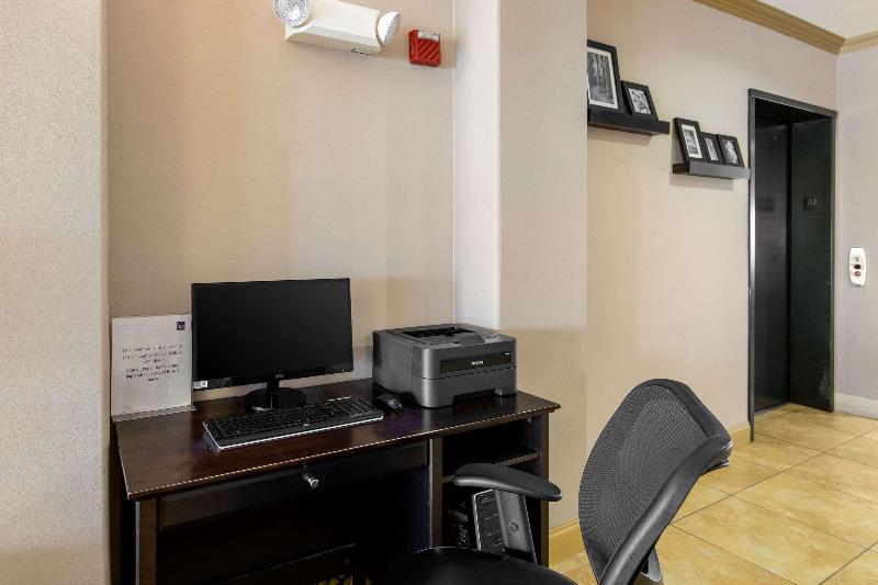 هتل Sleep Inn & Suites Near Fort Cavazos