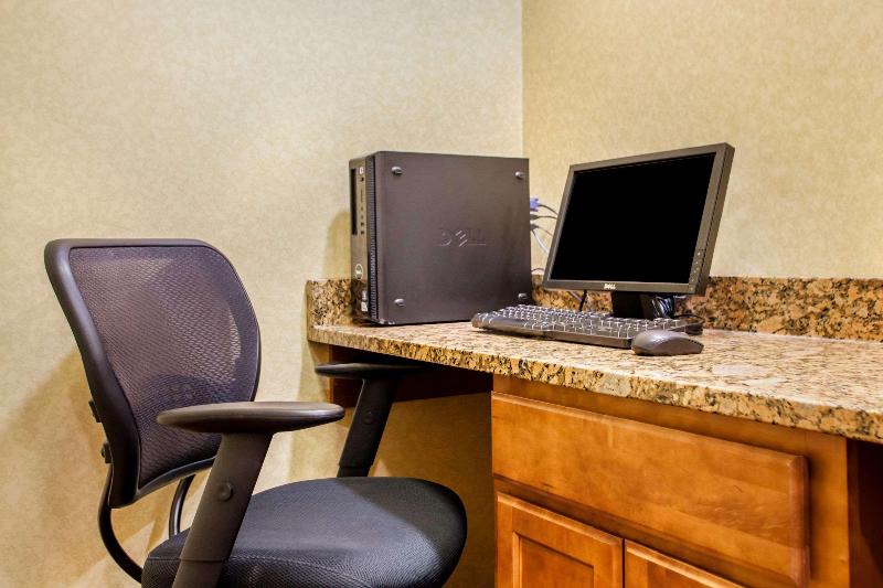 فندق Suburban Studios Cedar Falls