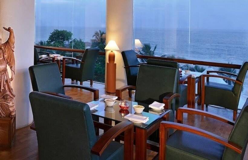 فندق Gokulam Grand Turtle On The Beach