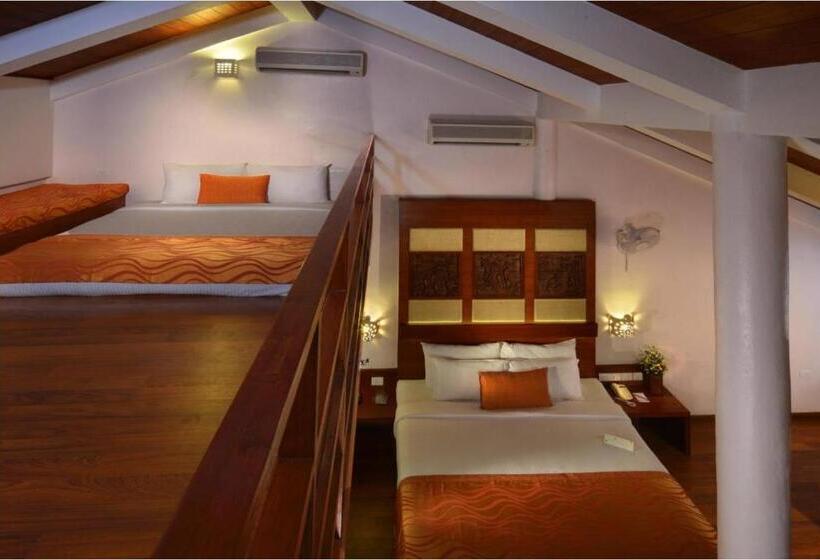 فندق Gokulam Grand Turtle On The Beach