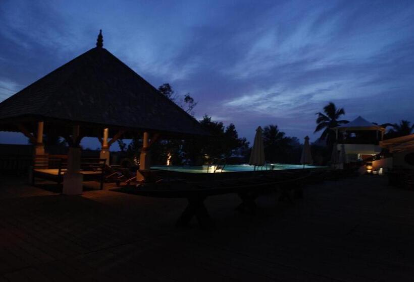 فندق Gokulam Grand Turtle On The Beach