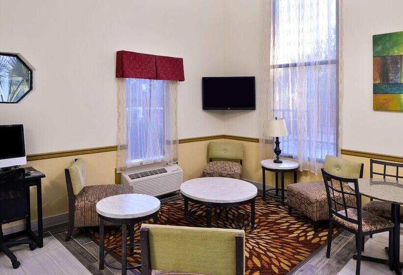 בית מלון כפרי Red Roof Inn & Suites Clinton, Ms