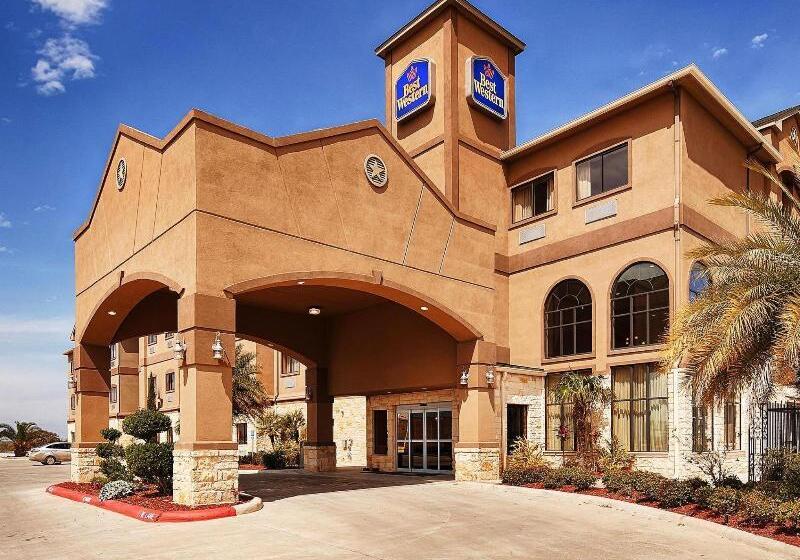 בית מלון כפרי Baymont By Wyndham Cuero