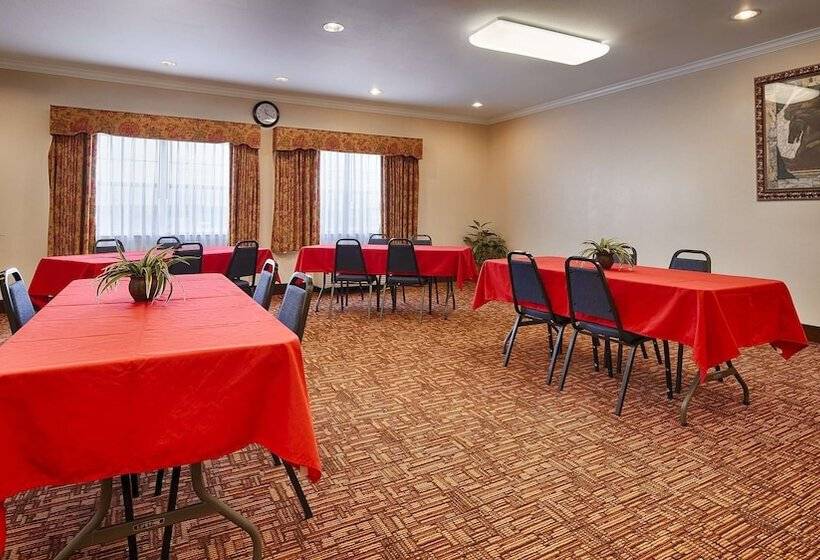 Отель Best Western Clubhouse Inn & Suites