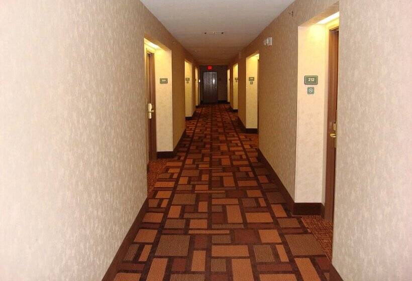 Отель Best Western Clubhouse Inn & Suites