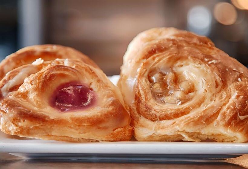 Отель Best Western Clubhouse Inn & Suites