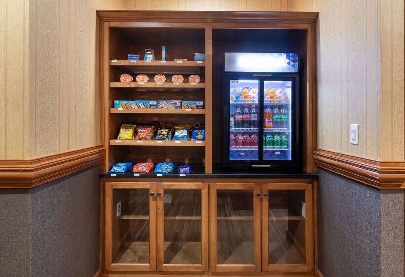 호텔 Best Western Plus Bradbury Inn And Suites