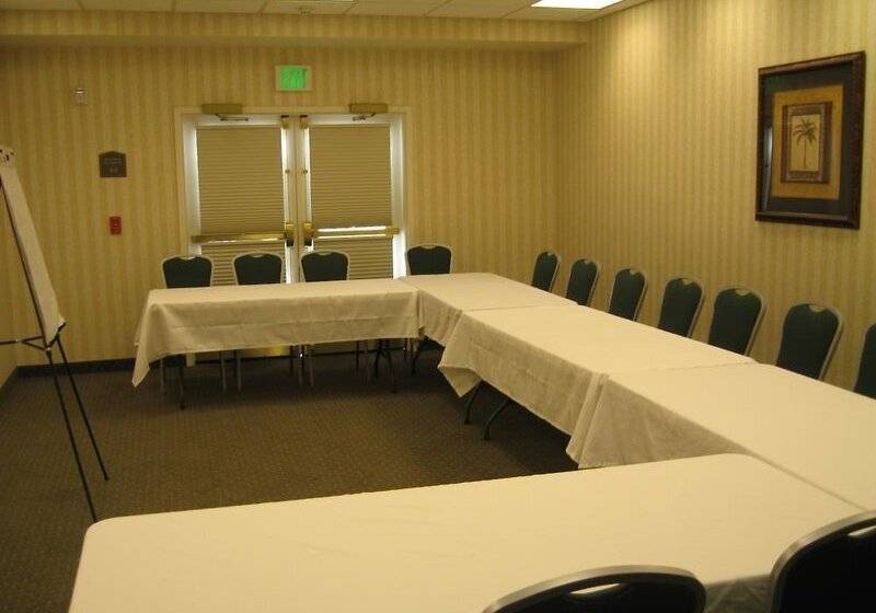 Отель Best Western Plus Lake Elsinore Inn & Suites