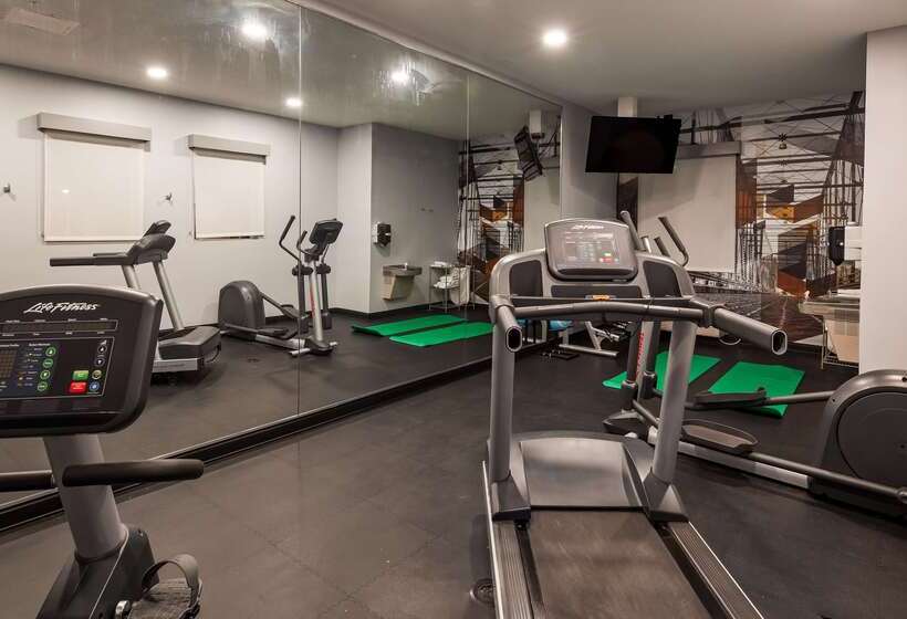 هتل Best Western Plus New Cumberland