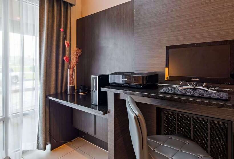 هتل Best Western Plus New Cumberland